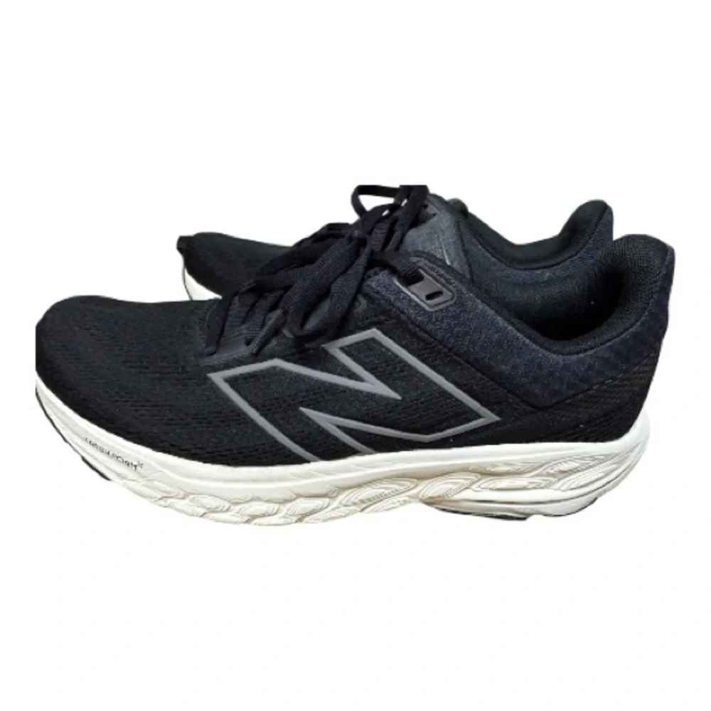 New Balance Women’s Black and White Athletic Sneakers Size 9 - Picture 3 of 11